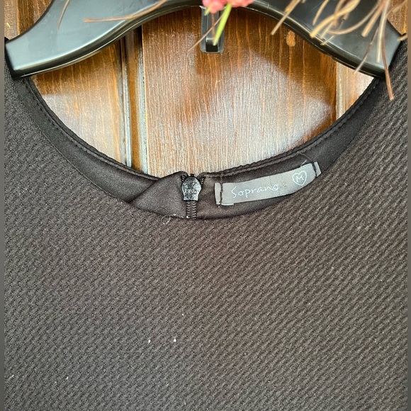 Soprano Dress - Picture 3 of 4